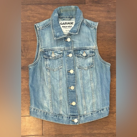 Sleeveless denim jacket - Picture 1 of 4